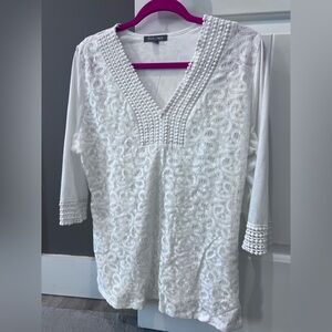 Roz & Ali White Textured V-Neck Blouse